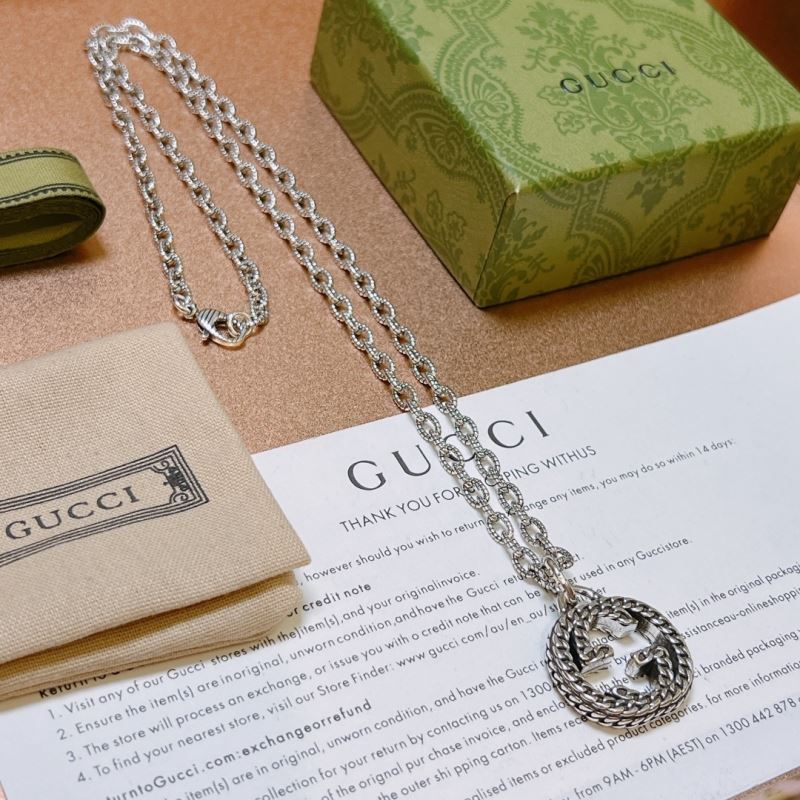 G*u*i necklaces